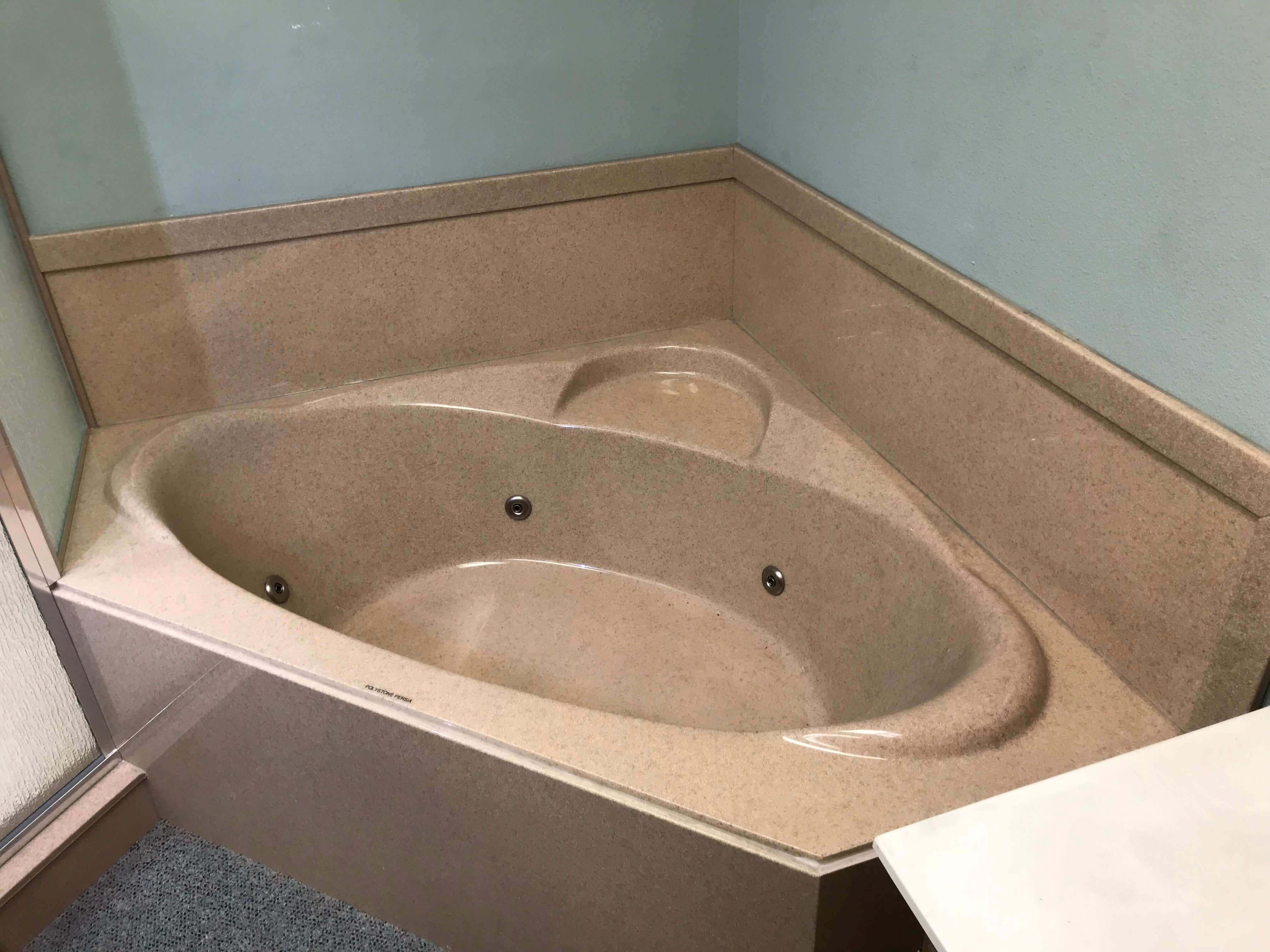 polystone tub with surround